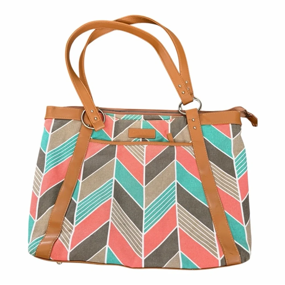 Kailo Chic eye catching